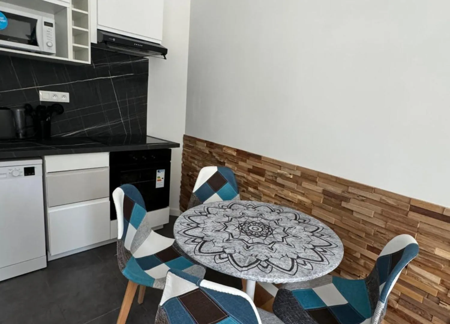 2- Cosy One Bedroom Apt 2-4P, Located Place Nationale Antibes