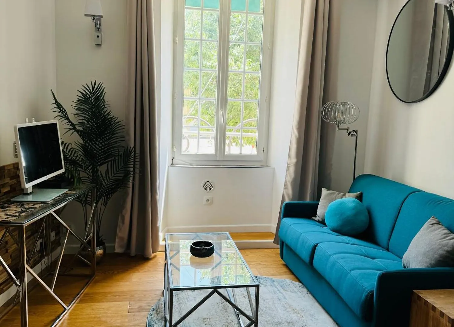 Apartment 2- Cosy One Bedroom Apt 2-4P, Located Place Nationale Antibes