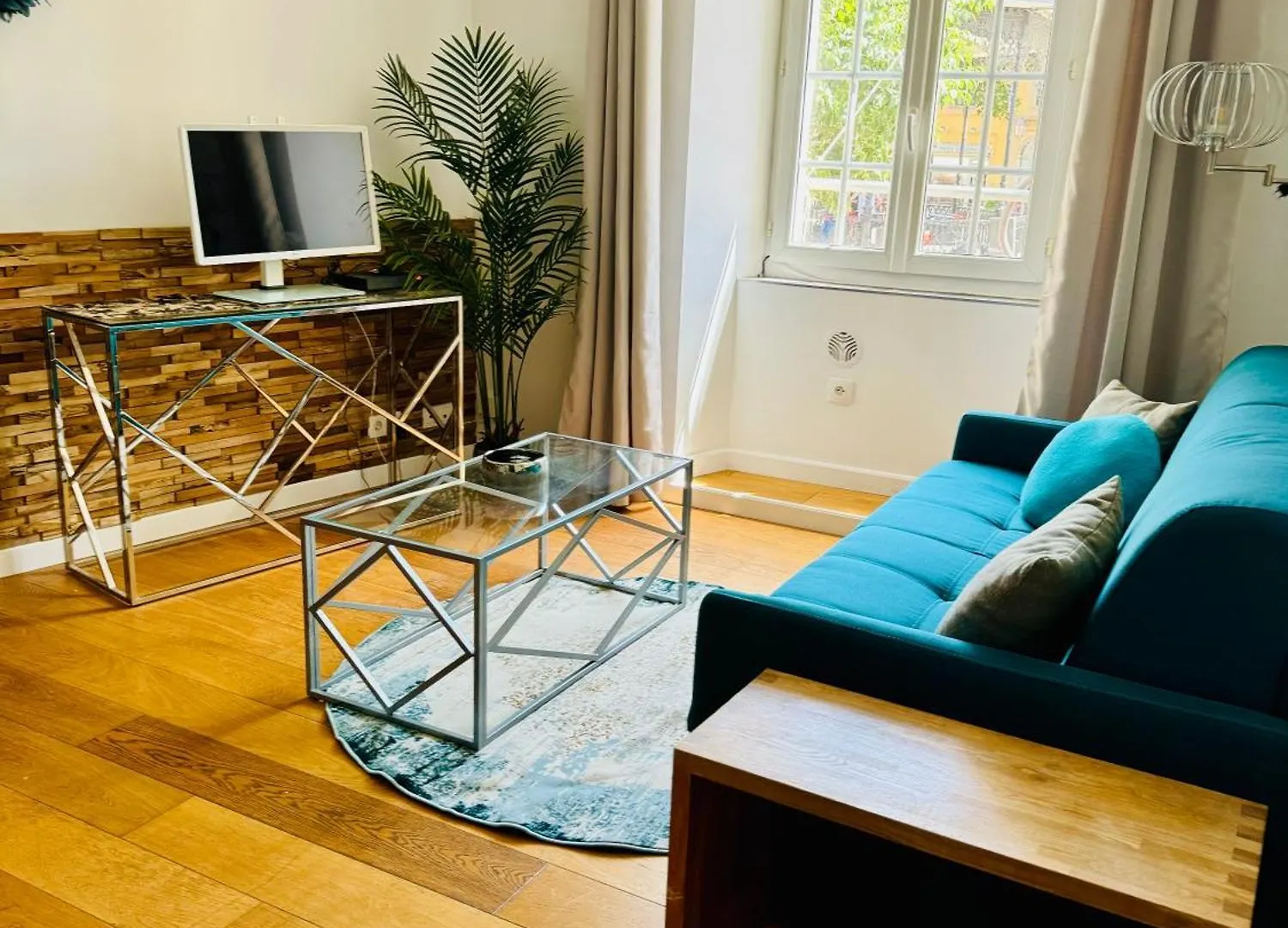 2- Cosy One Bedroom Apt 2-4P, Located Place Nationale location