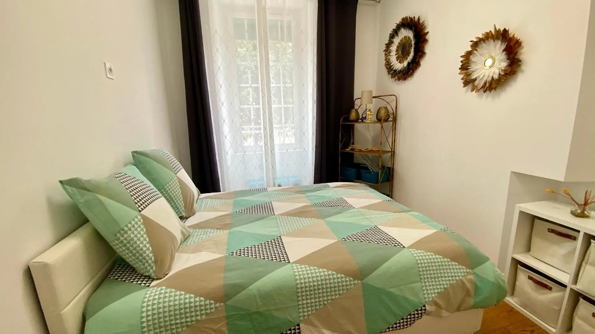 Apartment 2- Cosy One Bedroom Apt 2-4P, Located Place Nationale Antibes