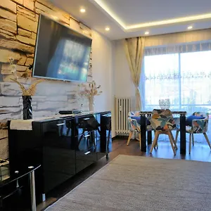 Apartment Charming Ac 2-bedroom City Center Family, Couples Friendly, Antibes