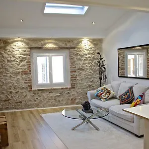 Apartment Duplex Fontaine - Duplex Coeur Vieil Old City Marche Provencal, Antibes