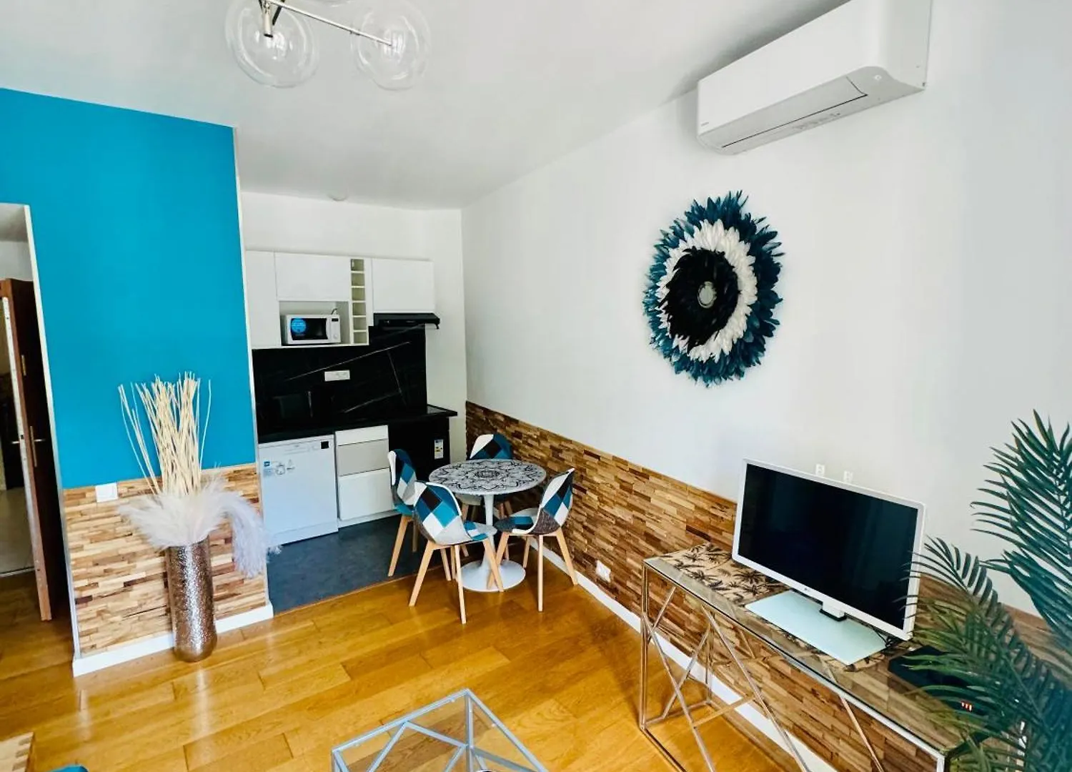 Apartment 2- Cosy One Bedroom Apt 2-4P, Located Place Nationale Antibes France